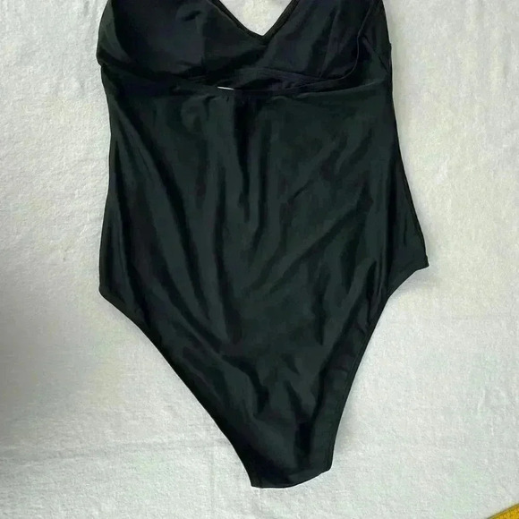 NEW One Piece Swimsuit Size M Black V-Neck Halter Open Back Tie Neck Elongate - Picture 5 of 6